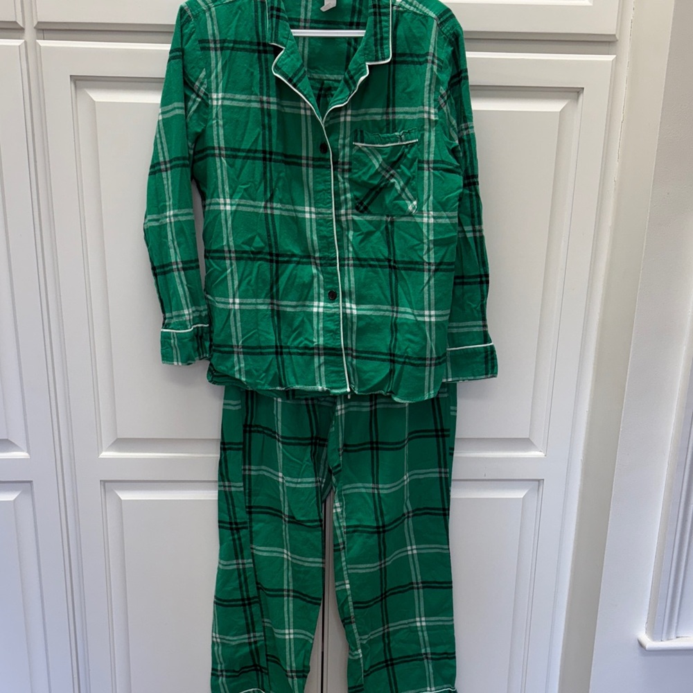 Wondershop Green and White Plaid Women’s Pajama Set